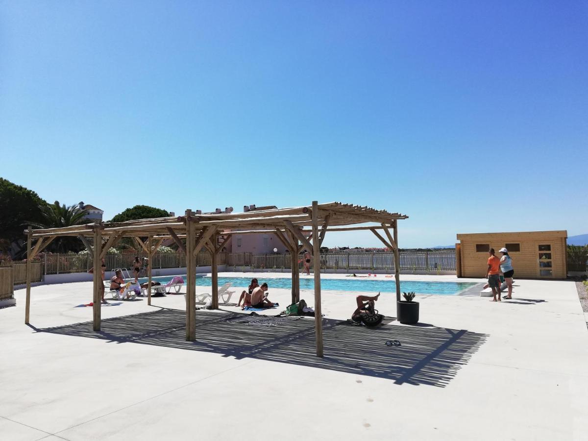 Canigou Vue: Lakeside Retreat With Pools And Playground Le Barcares
