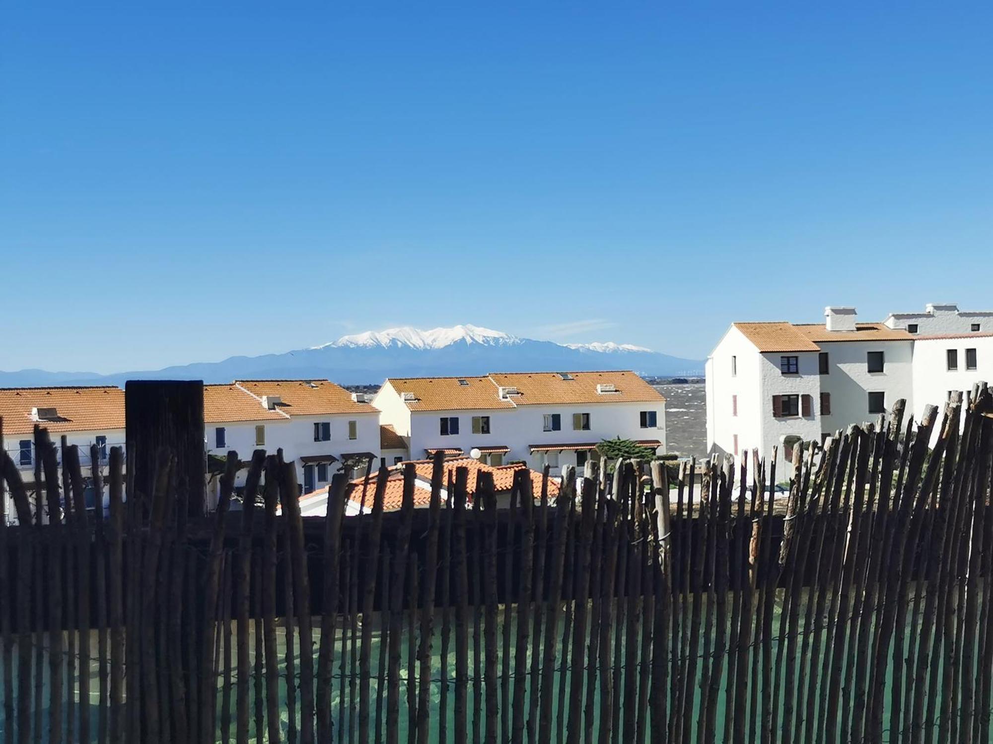 Canigou Vue: Lakeside Retreat With Pools And Playground *