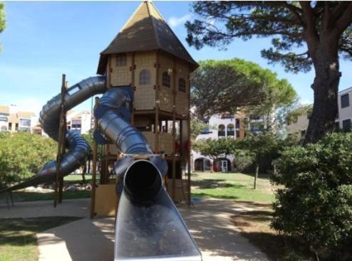 Appartement Exposé Plein Sud - Proche Du Marché De Noël - Mezzanine Pour Les Enfants - Terrasse Extérieure Avec Vue Magnifique Sur Le Canigou - Espace Jeux Pour Enfants